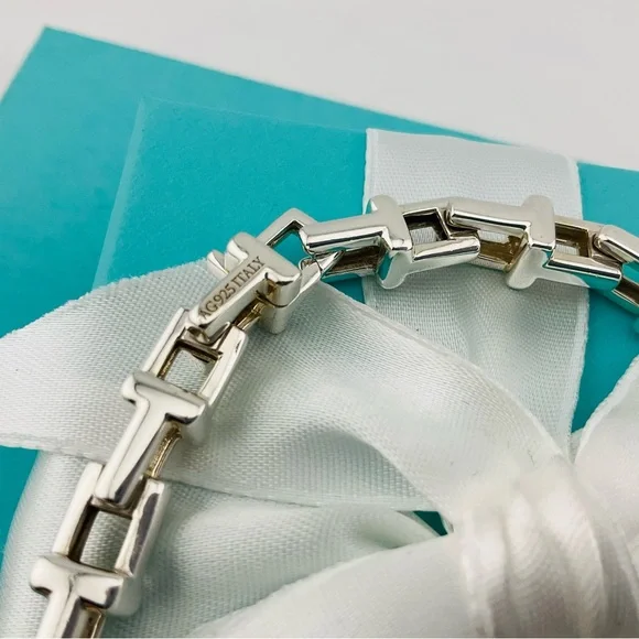 Tiffany Wide T links bracelet